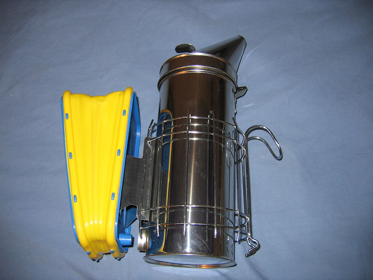 Beekeeping_smoker